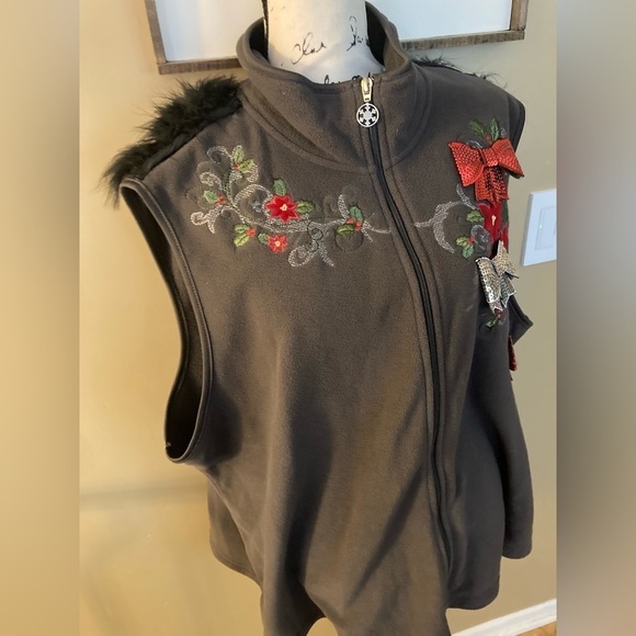 Christmas holiday vest Holiday editions size 3X woman’s black red feathe… - Picture 3 of 7